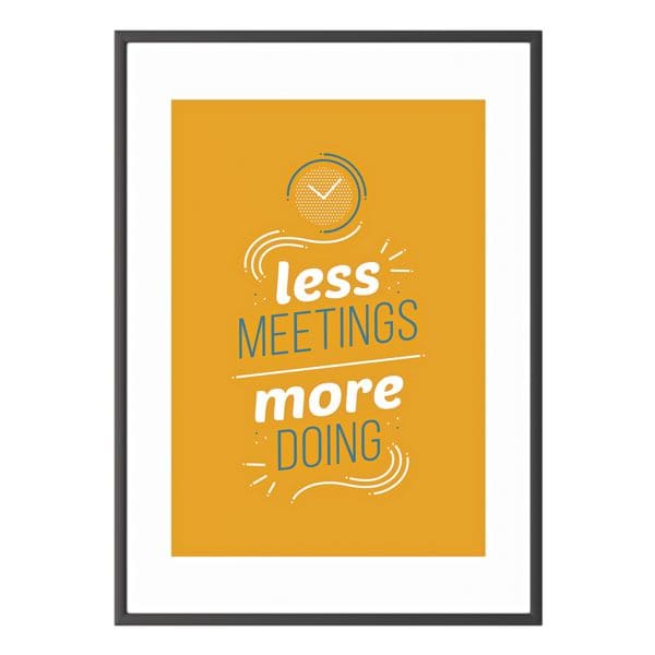 Foto voor aan de wand A3 »Less meetings more doing« kader zwart